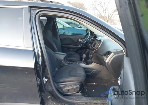 2016 Jeep Cherokee Latitude z USA, uszkodzony, nr VIN 1C4PJLCB3GW324139